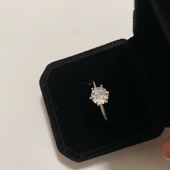 Round Cut Diamond Solitaire set in 925 Silver size 9 - Picture 6 of 7